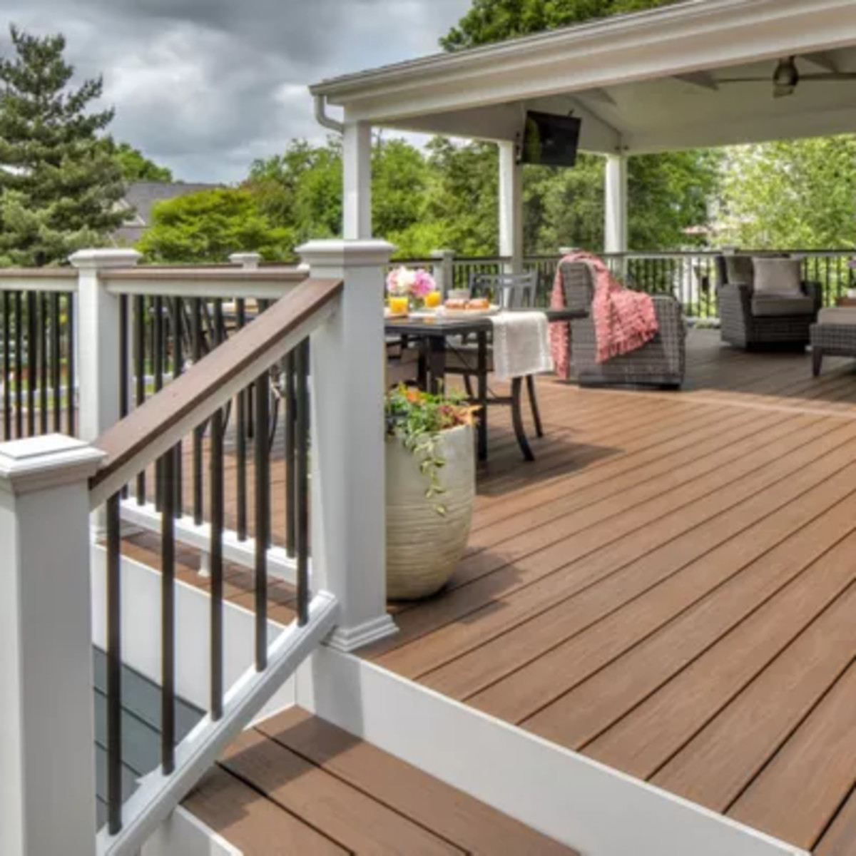 Main 8 - 8-ft x 36-in Transcend Cocktail Stair Rail Kit with Round Aluminum Balusters - Classic White Full Span - Arlington Coal & Lumber