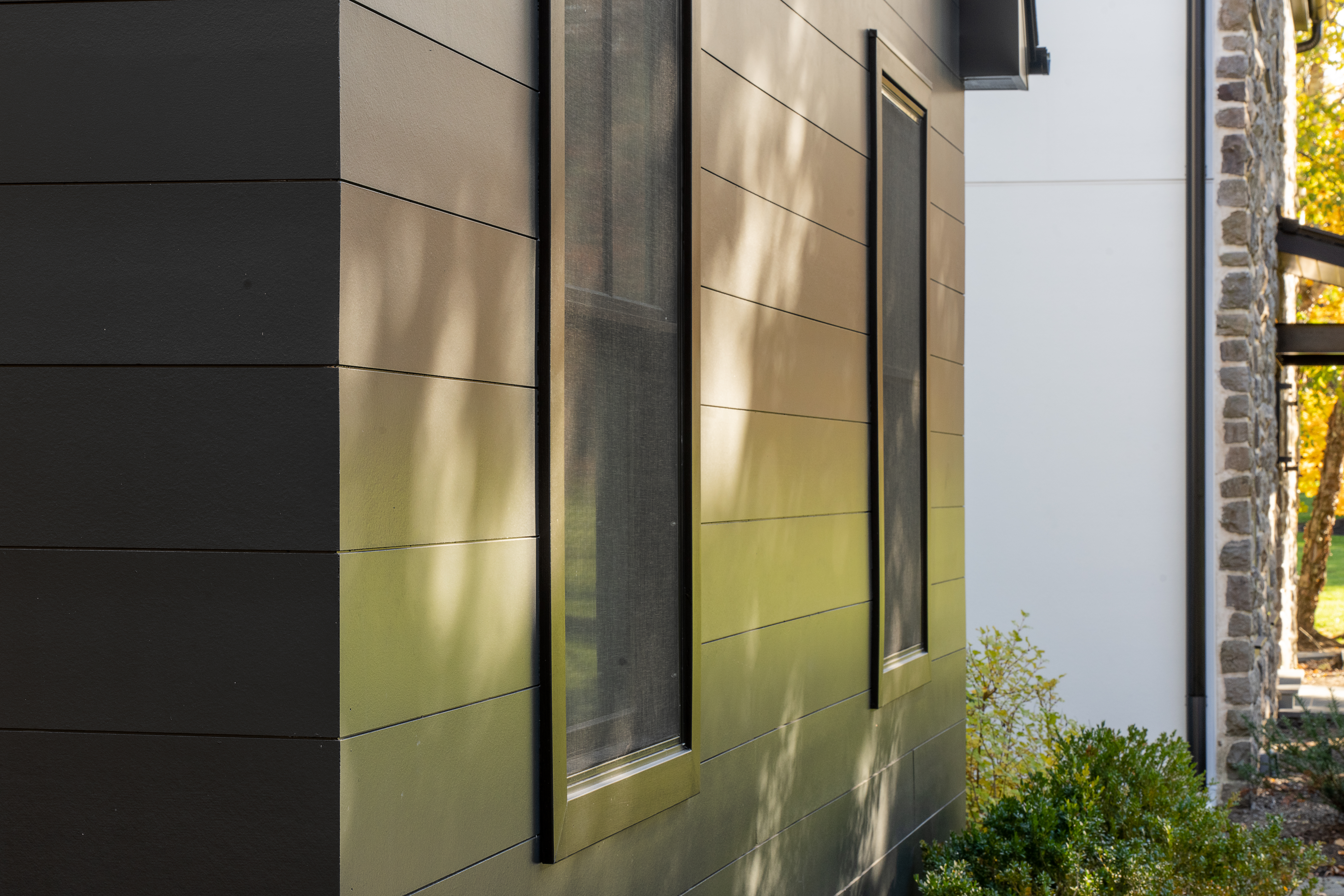 Main 13 - HARDIE PLANK HZ5 7.25 IN. X 144 IN. PRIMED SMOOTH FIBER CEMENT ARTISAN LAP SIDING - Arlington Coal & Lumber