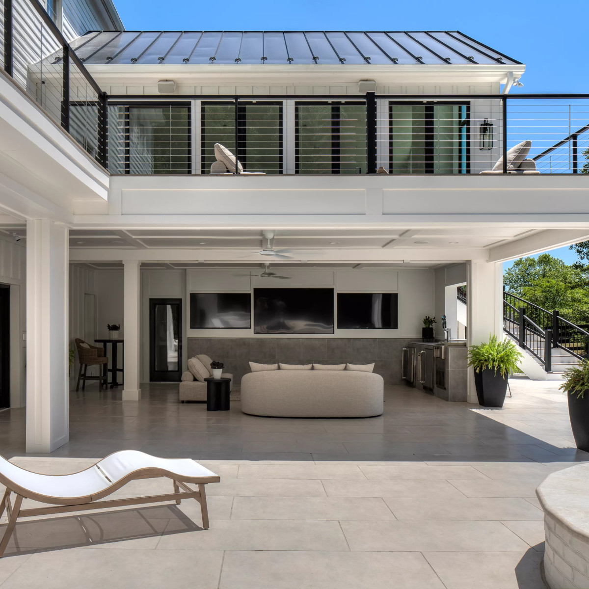 Main 11 - 8-ft x 42-in Transcend Horizontal Rail Kit with Round Aluminum Balusters - Charcoal Black Full Span - Arlington Coal & Lumber