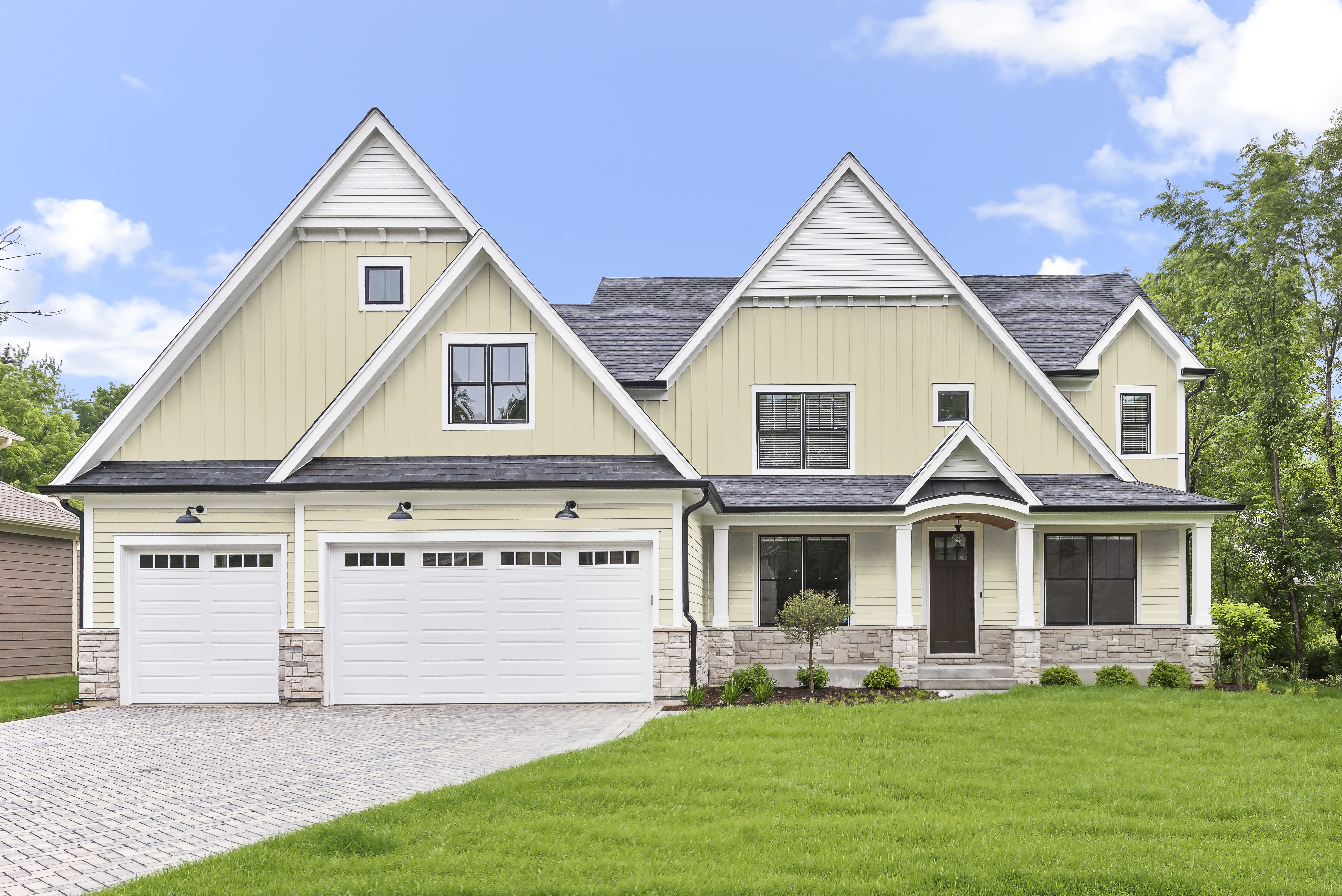 Main 10 - HARDIE TRIM HZ5 0.75 IN. X 2.5 IN. X 12 FT. STATEMENT COLLECTION LIGHT MIST FIBER CEMENT RUSTIC GRAIN BATTEN TRIM BOARD - Arlington Coal & Lumber